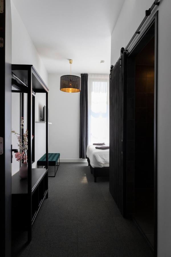 Hotel En Stadscafe De Dam L Hotel Монникендам Экстерьер фото