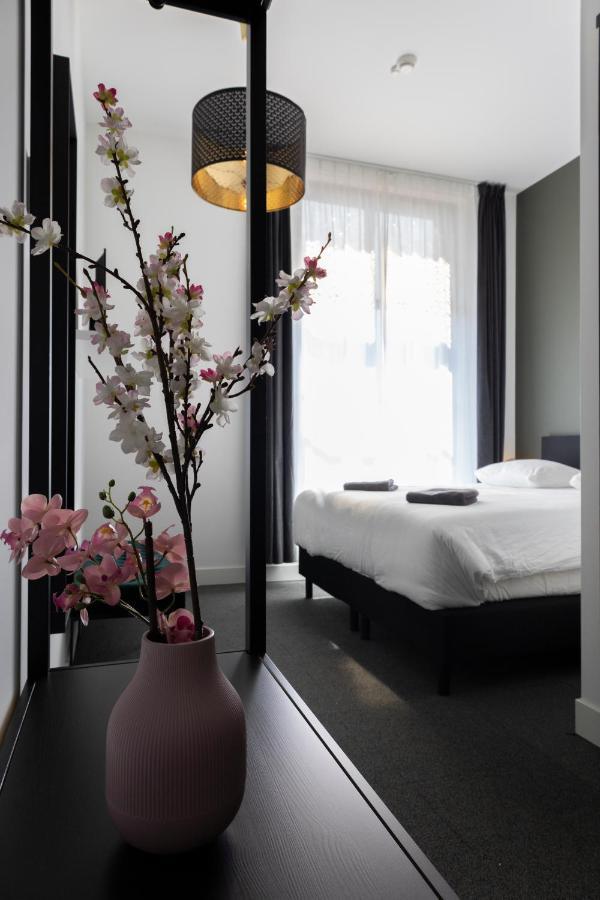 Hotel En Stadscafe De Dam L Hotel Монникендам Экстерьер фото